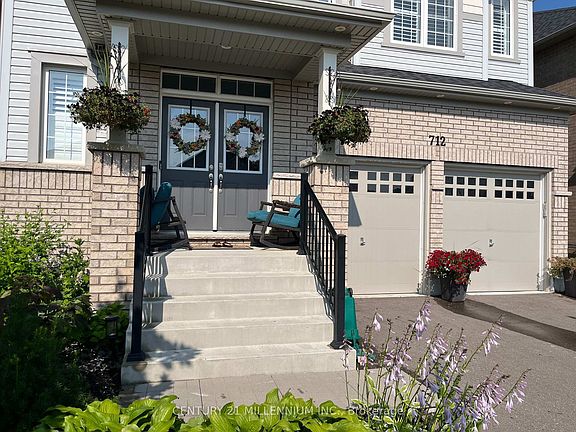 2nd image of 712 Gilmour Cres
