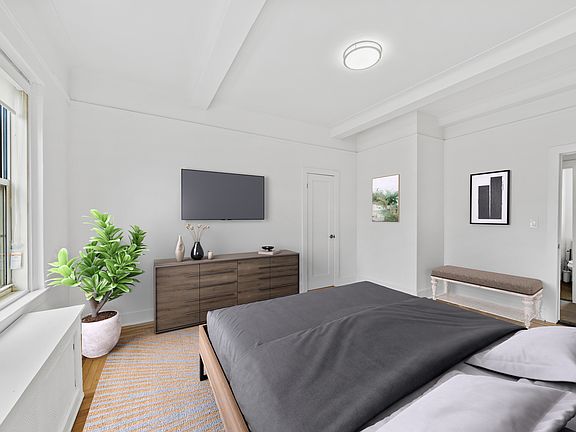 3rd image of 25 E 67th St #14AB