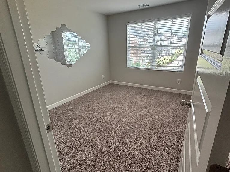 326 Banbury Dr — Photo 17