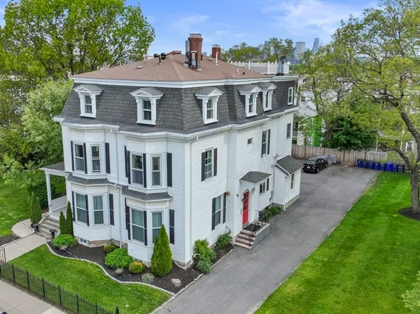 8 Mount Vernon St APT 4, Dorchester, MA 02125