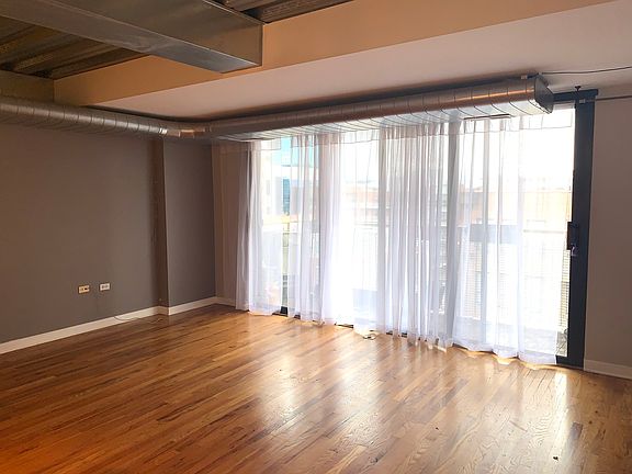 2nd image of 1910 S Indiana Ave APT 620