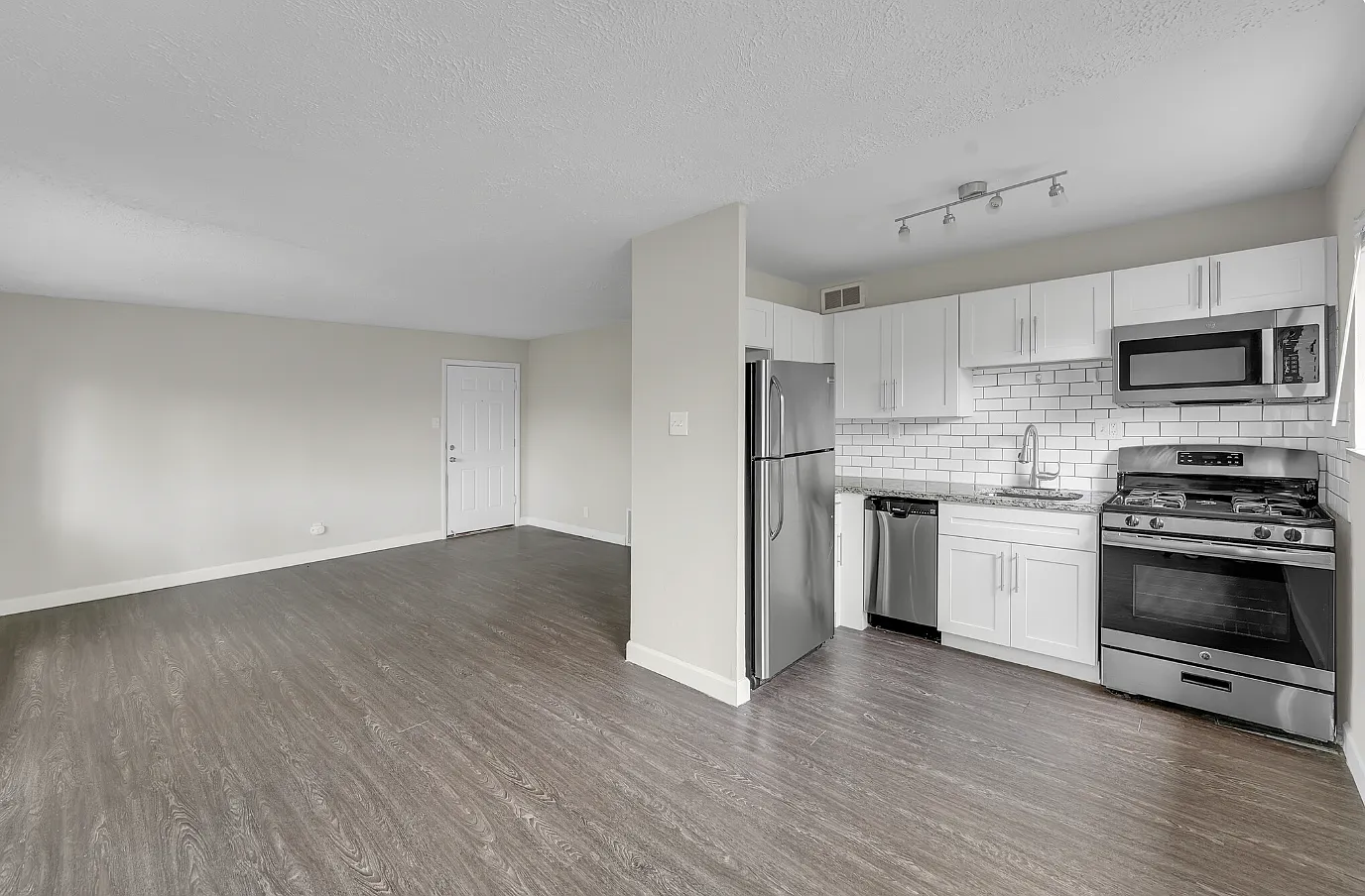 Oasis Apartments — Photo 3