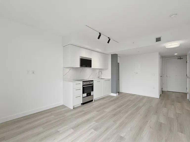 2511 Carolina St — Photo 90