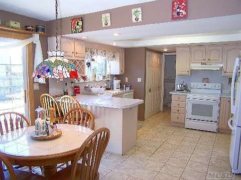 3rd image of 11 Sprat St