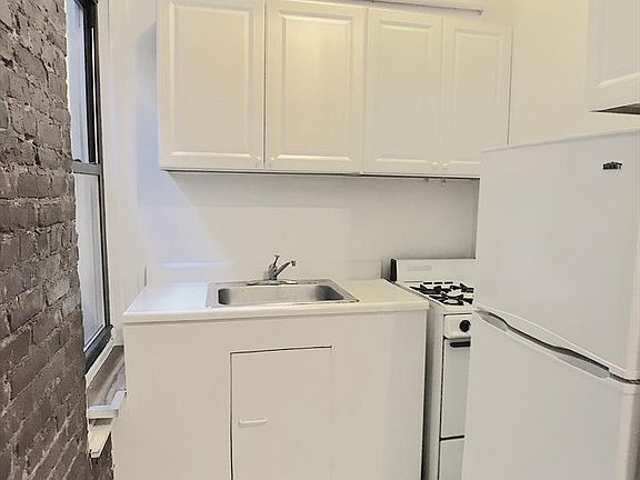4th image of 501 E 73rd St APT 4B