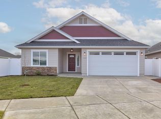 1125 SW Sturgeon Ct, Grants Pass, OR 97527