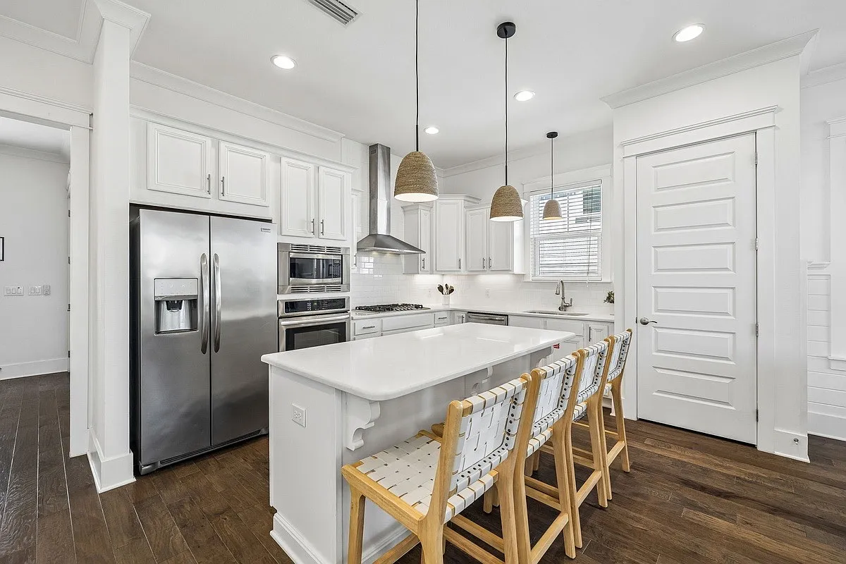 4 bed, 2078 sqft, $4,800 — Photo 4