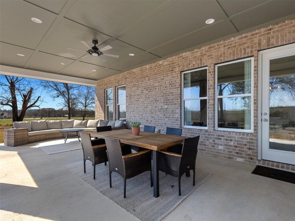 9557 Old Cedars Dr, Plantersville, TX 77363