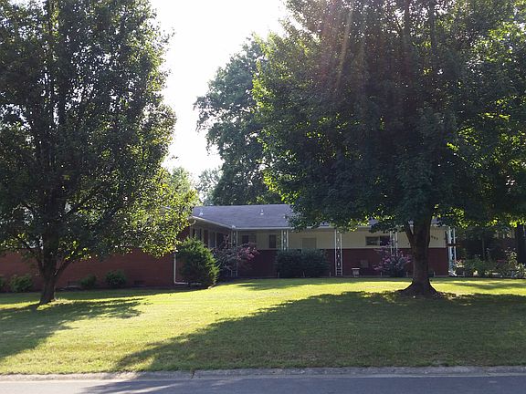2nd image of 905 S 14th Pl