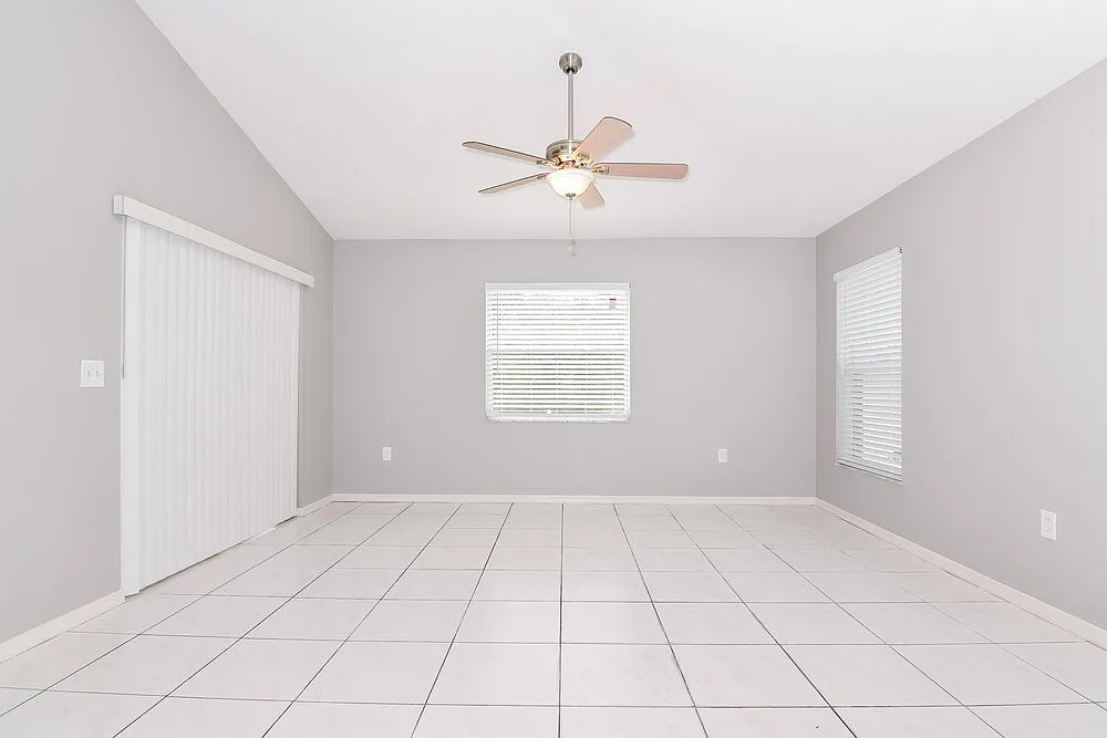 3 bed, 2.0 bath, 1608 sqft, $2,425 — Photo 2