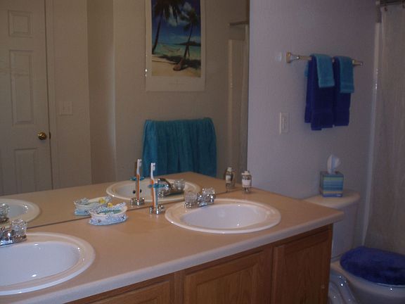 2 large bathroms