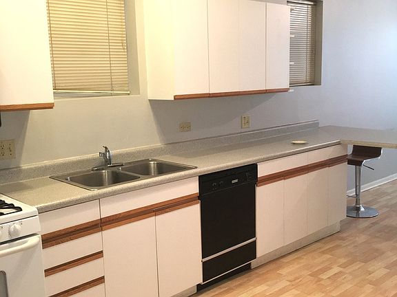5th image of 2255 N Janssen Ave #1