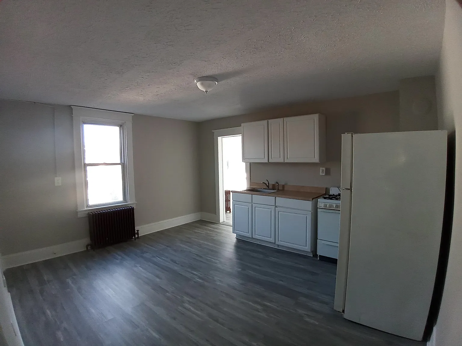 917 Church St — Photo 2