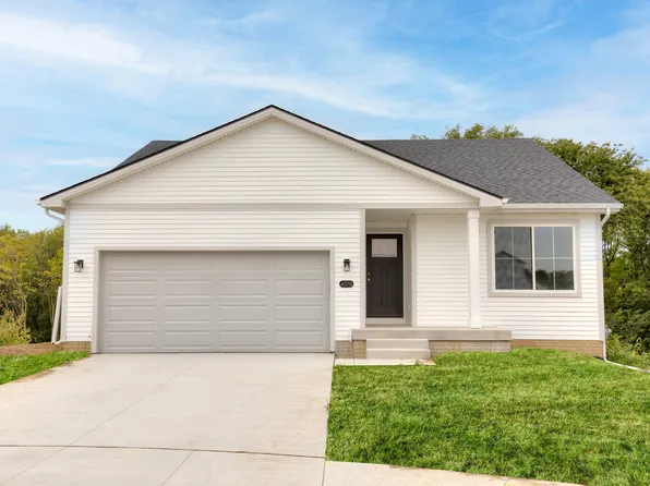 4270 Grover Woods Ln, Des Moines, IA 50317