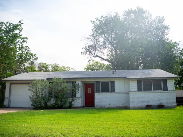 2204 13th St, Brownwood, TX 76801