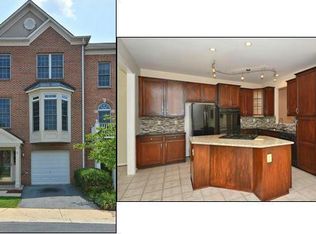 462 Winding Rose Dr, Rockville, MD 20850