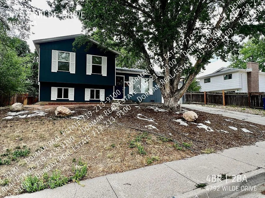 Completely Renovated 4 Bed, 2 bath in Eastborough! — Photo 1