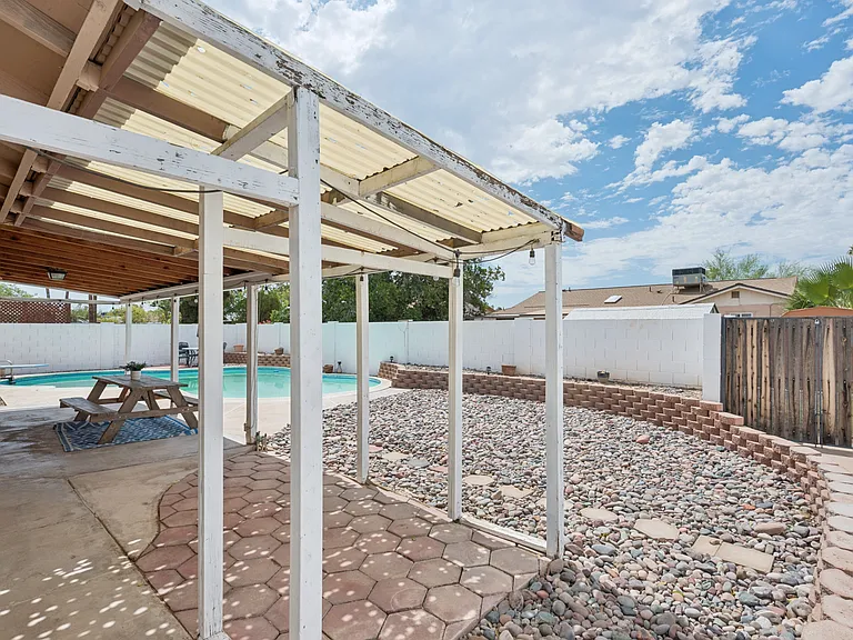2319 E Loma Vista Dr — Photo 28