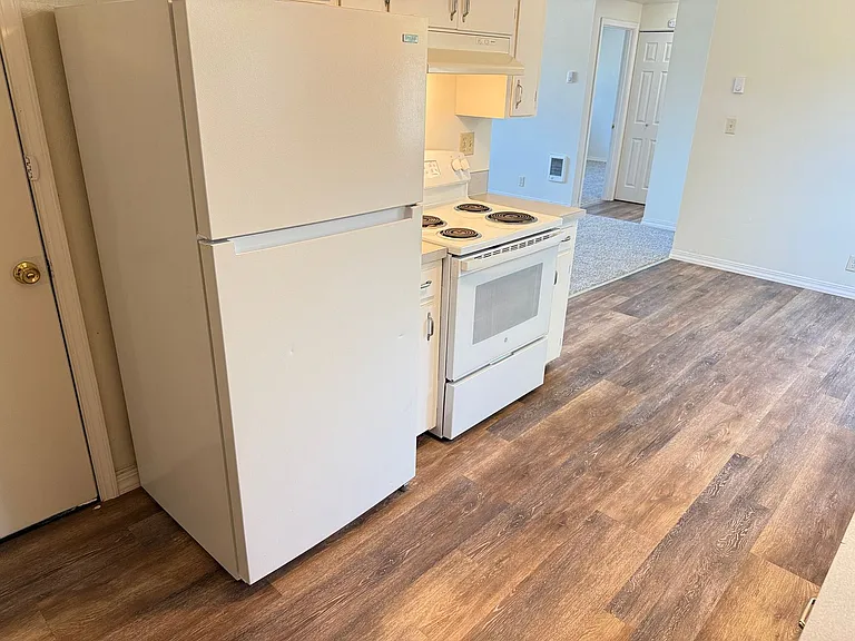 435 S 40th St — Photo 13