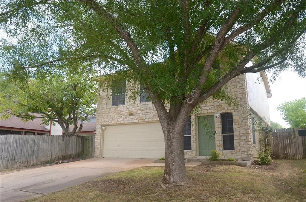 4 bed, 2.5 bath, 1871 sqft, $1,950 — Photo 2