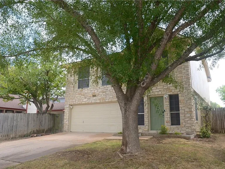 13903 Lothian Dr — Photo 2