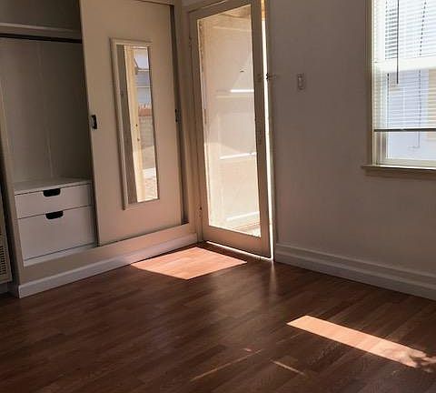 3rd image of 2431 Oak St #A