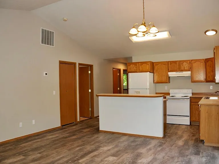 4024 E 2nd Ave #B — Photo 8