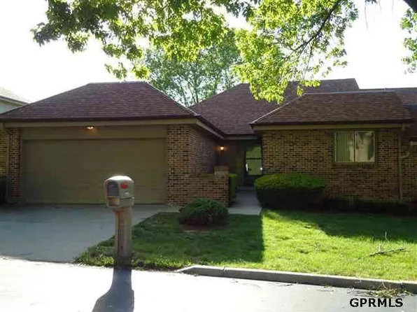 910 S 119th Plz, Omaha, NE 68154