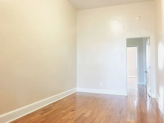 Rented by Bedford Realty USA Corp | media 18