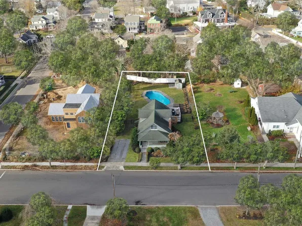 515 Fourth Street, Greenport, NY 11944