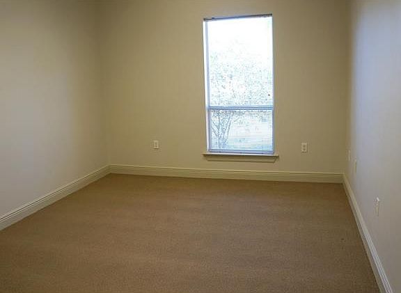 4th image of 801 Asbury Dr
