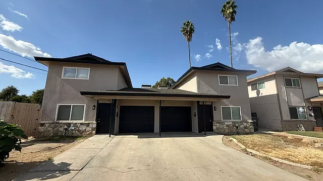 3715 E Hampton Way — Photo 1