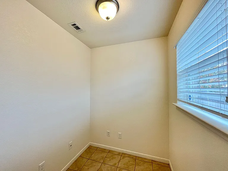 3709 Salt Fork Dr — Photo 12