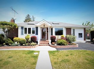 157 Villa Ave, Deer Park, NY 11729