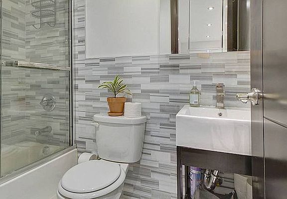 2nd image of 101 W 106th St APT 5W