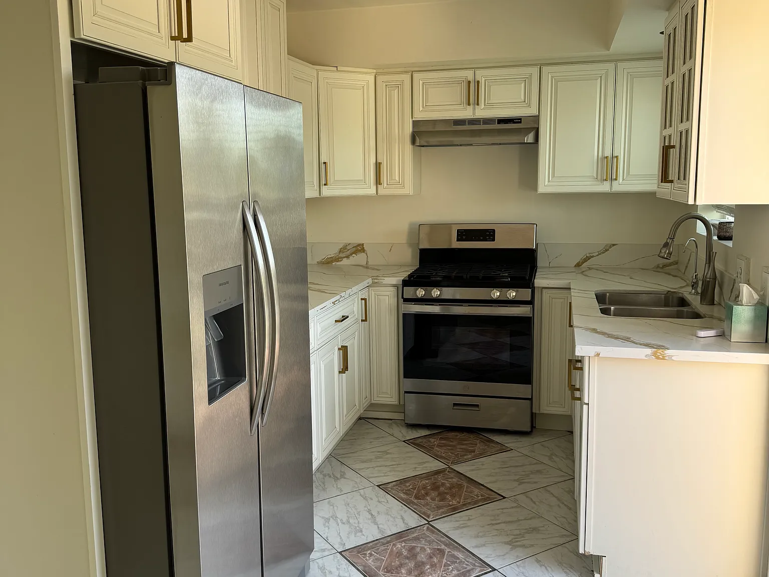 2 bed, 1000 sqft, $2,600 — Photo 4