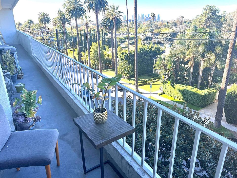 1st image of 838 N Doheny Dr #5
