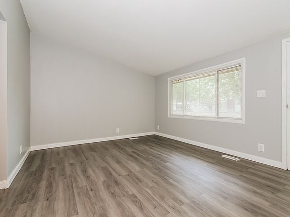 3rd image of 414 N Cochise Dr