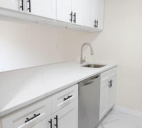 5th image of 275 W 96th St APT 6M