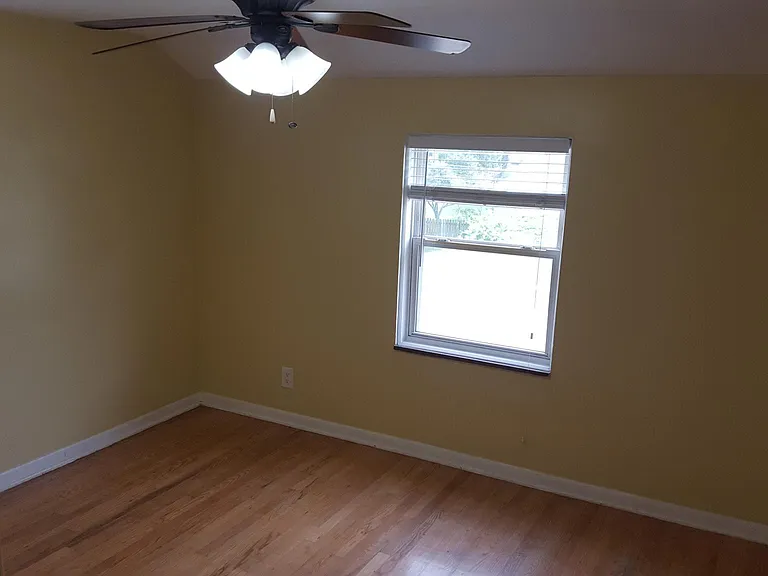 320 Parkview Dr — Photo 9