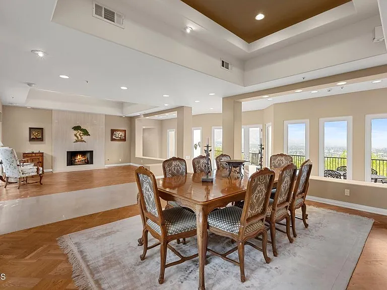 1401 Glen Oaks Blvd — Photo 11