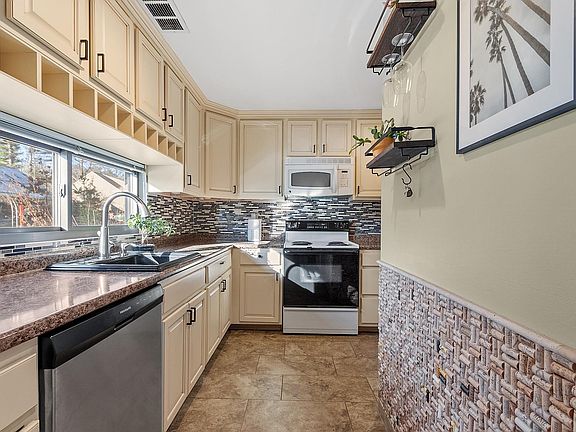 5th image of 85 Coburn Woods Drive