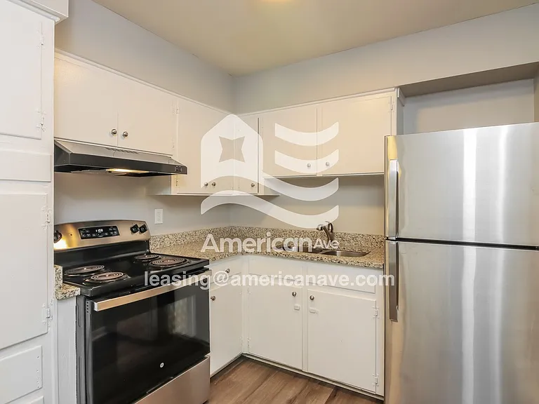 1732693_006_kitchen_7.jpg