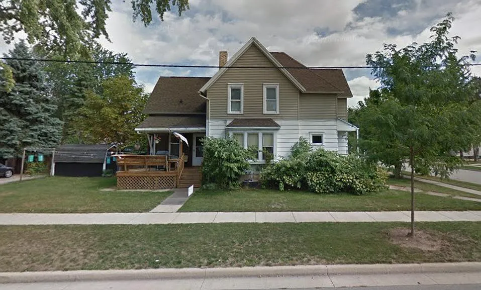 820 N State St - 820 1/2 N State St — Photo 4