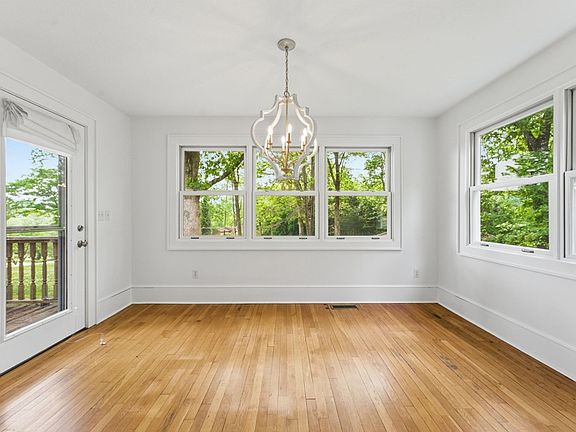 3rd image of 129 Golf View Dr