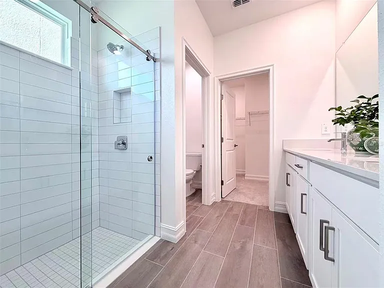 1307 Broward Dr — Photo 15