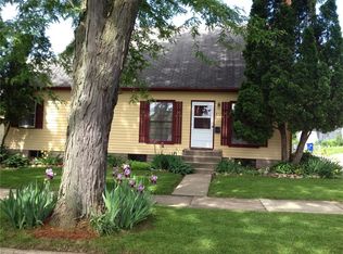 312 17th St NW, Cedar Rapids, IA 52405