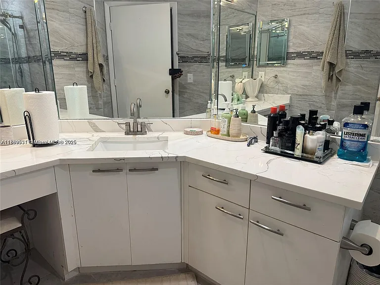 5133 Brisata Cir #L — Photo 23