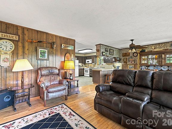 5th image of 518 Nicholson Cove Rd