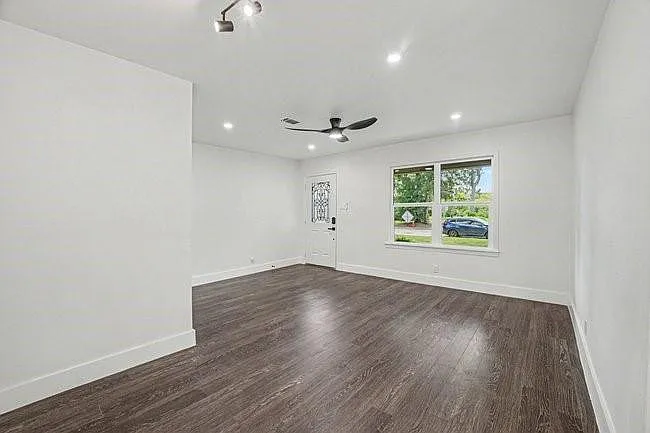 3 bed, 2.0 bath, 1562 sqft, $3,400 — Photo 3